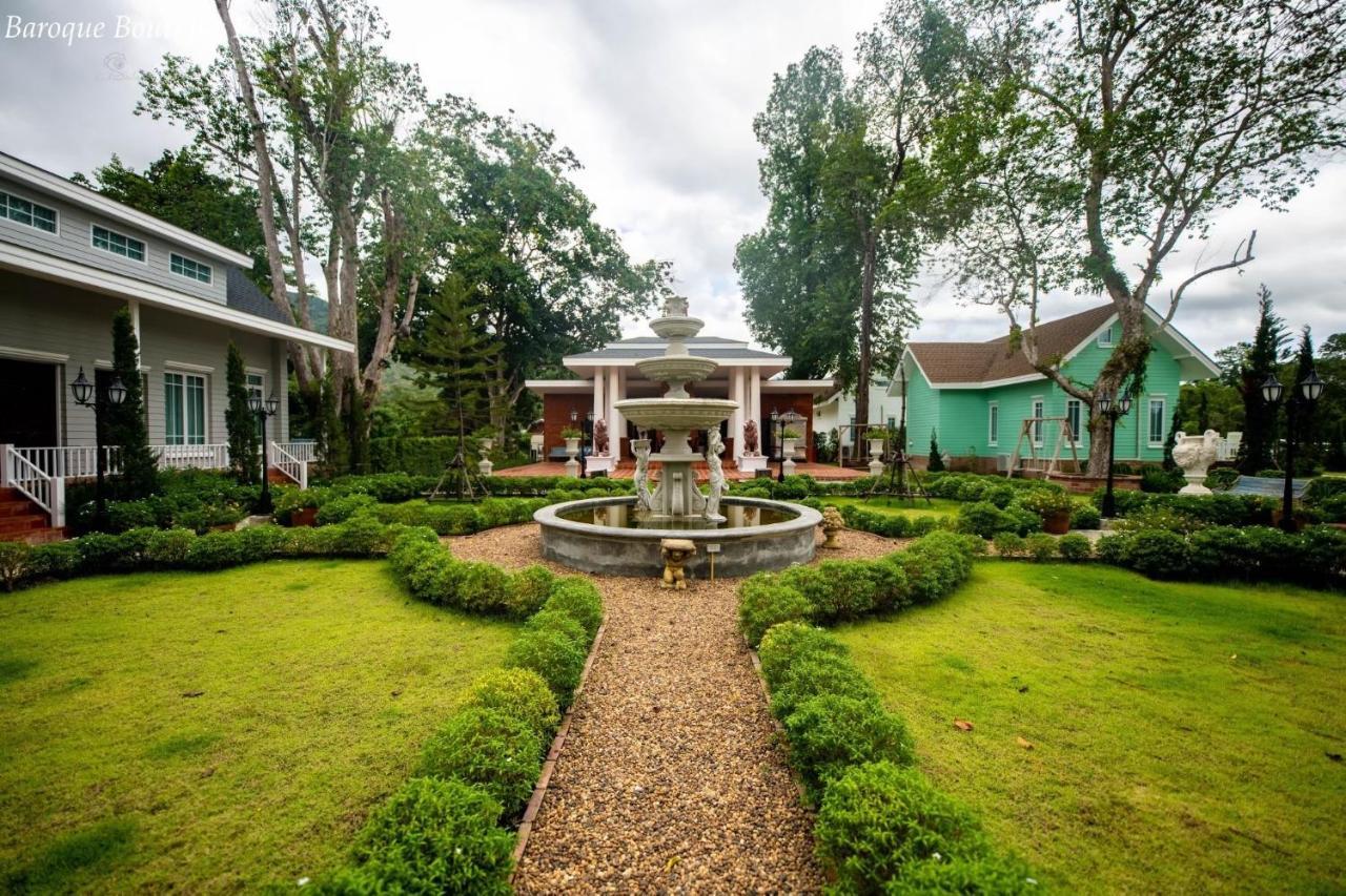 Baroque Boutique Resort Ranong Kültér fotó