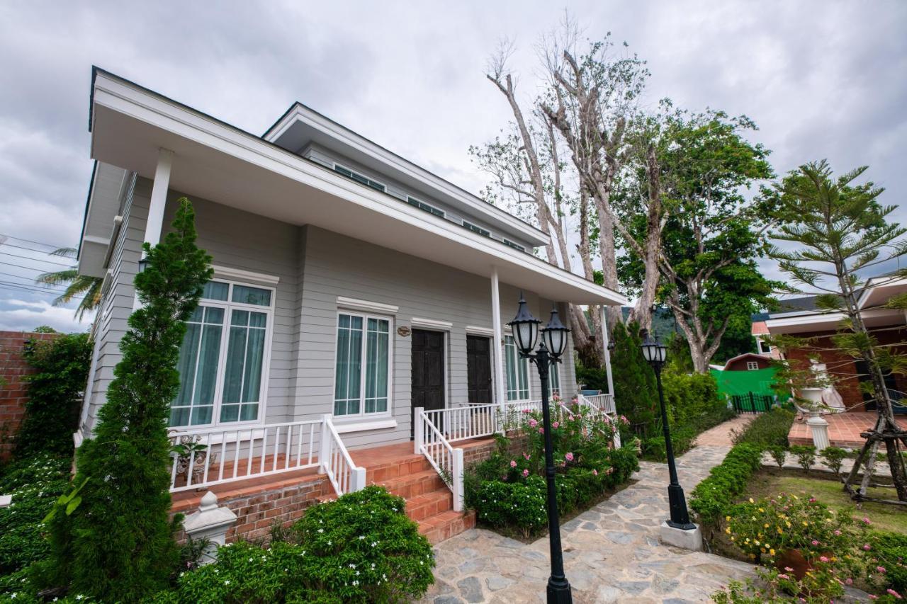 Baroque Boutique Resort Ranong Kültér fotó
